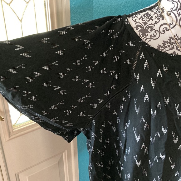 AVA & VIV | Women’s Black & White Arrow Blouse - Picture 4 of 7